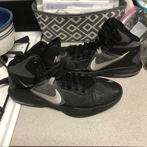 Women’s high top Nike basketball shoes sz9